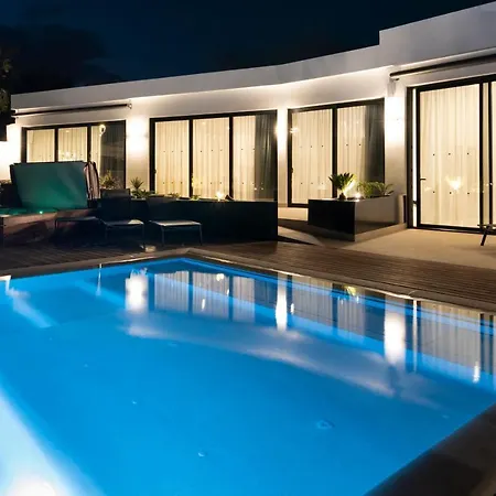 Villa Estelinas - Luxurious 5 Bedroom - Stunning Sea Views - Jacuzzi Puerto del Carmen (Lanzarote)