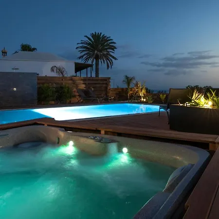 Estelinas - Luxurious 5 Bedroom - Stunning Sea Views - Jacuzzi *
