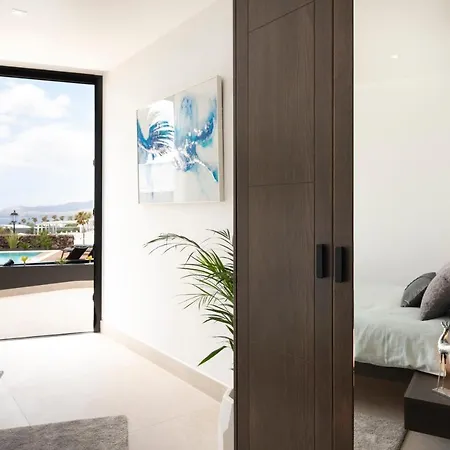 Estelinas - Luxurious 5 Bedroom - Stunning Sea Views - Jacuzzi Puerto del Carmen (Lanzarote)