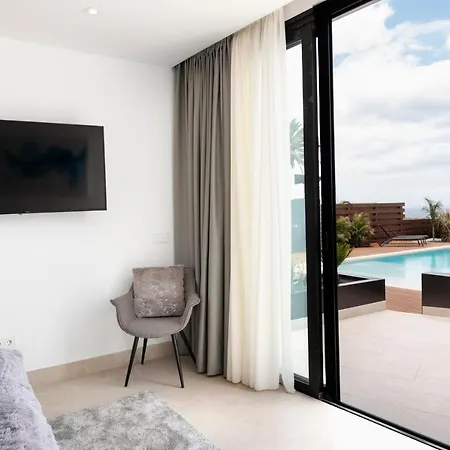 Estelinas - Luxurious 5 Bedroom - Stunning Sea Views - Jacuzzi Villa Puerto del Carmen (Lanzarote)